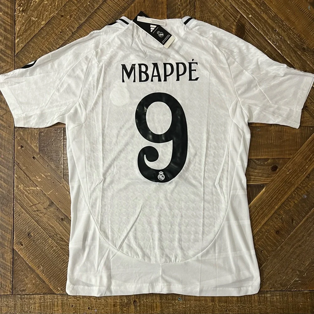 New Player Version Real Madrid 2024/25 Home soccer jersey Mbappe #9 - Picture 1 of 2